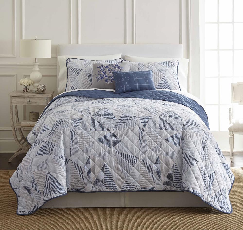 Amrapur Overseas Printed reversible quilt set Multi Multi Reversible King Quilt (Blend with Polyester Fill) | 3QLT5STG-DLN-KG