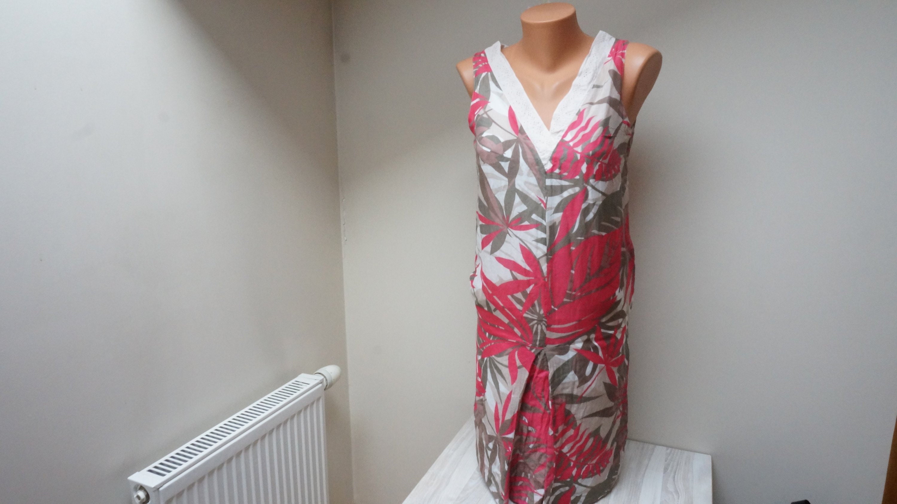 Dress Silk Cotton Blend, Small Medium. Retro Vintage Europe 1990S Made in France By Chattawak Size S M Us Botanical V Neck Brown Floral