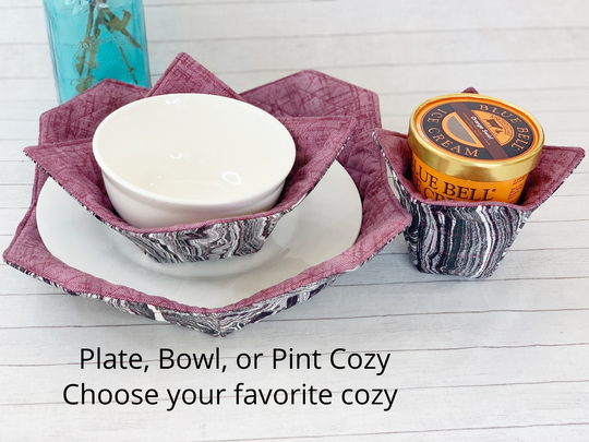 Maroon & Black Cozy, Plate Holder, Bowl Hotpad, Ice Cream Hot Pads, College Student, First Apartment, Teacher Gift, Microwave Safe