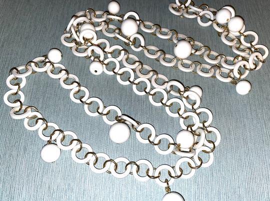 Vintage Mod 60S White Chain Link & Ball Dangle Lucite Long Necklace