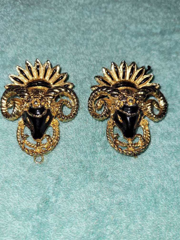 Vintage Gold Tone Black Enamel Rams Head Belt Buckle