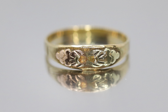 Black Hills Gold Ring. 10K Wedding Band. Vintage Gold. | 169