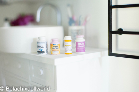 1/4, 4 Pc Miniature Medicine Bottle Set, 1 Prescription & 3 Vitamin, Dollhouse Bathroom, Doll Accessories