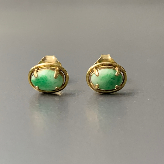 Vintage 14K Gold Oval Shape Jade Earring