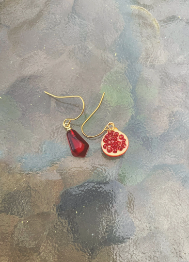 Pomegranate Earring Set Light Weight Dangles For Pierced Ears Sparkle Vampire Fan Gift