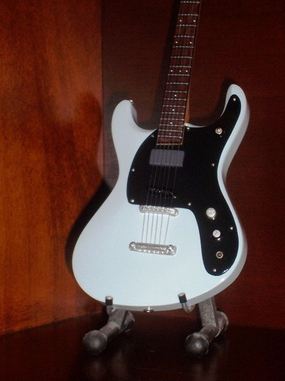 Ramones Johnny Ramone Mini Light Grey Guitar Memorabilia Free Stand Display Gift