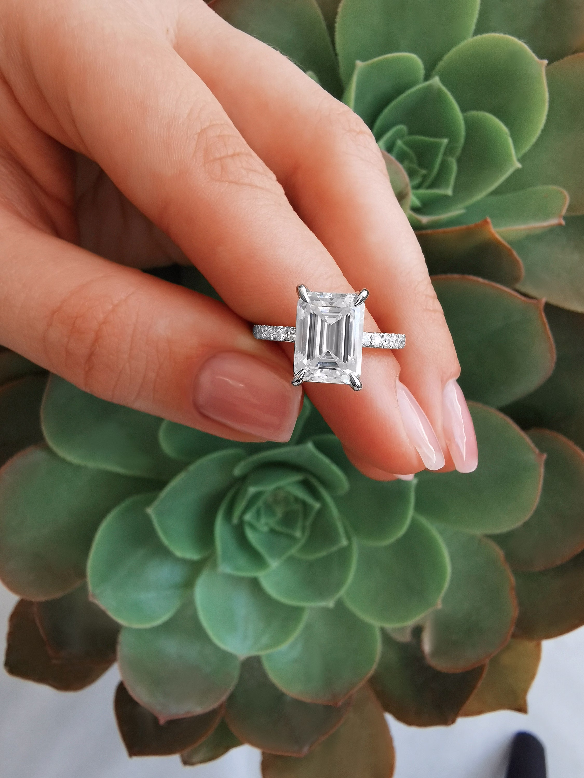 Luxurious 3.5 Ct Emerald Cut Moissanite Diamond Engagement Ring D Vvs2