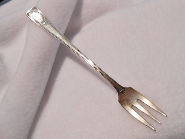 Antique Sterling Silver Fork, Carthage Pattern By Wallace, Seafood Or Cocktail No Monogram, C. 1917