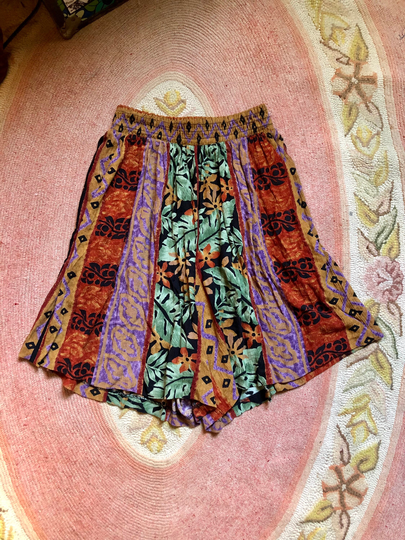 Adorable 1990's Vintage Fall Leaf Printed Crinkled Rayon Shorts Women's Size Small