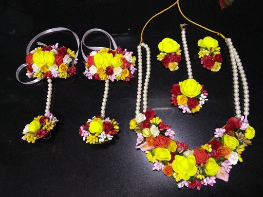 Beautiful Yellow Bridal Floral Jewellery Set For Haldi Mehandi Weeding Flower Jewelry Mehndi Haldi Outfit