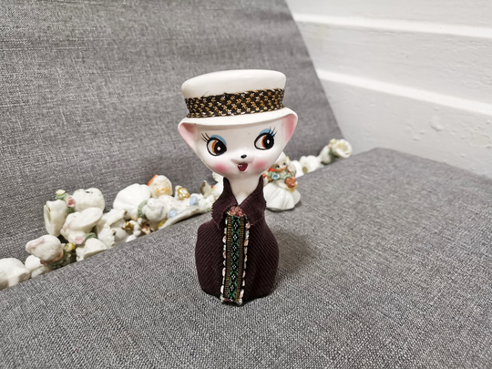 Vintage Cute Animal Ceramic Japanese Kitsch Big Eye Kitty Cat Wear Figurines Japan