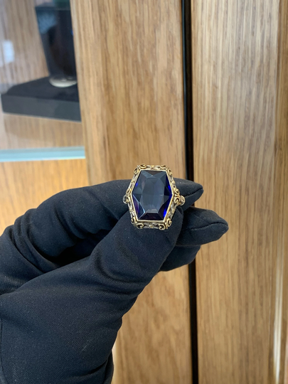 Art-Deco 18K Gold Blue Sapphire Ring