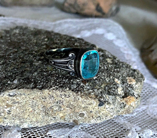 Luminous Antique Edwardian Art Deco Sterling Silver Faceted Turquoise Blue Paste Stone Accented Beautifully Oxidized Size 7 Solitaire Ring