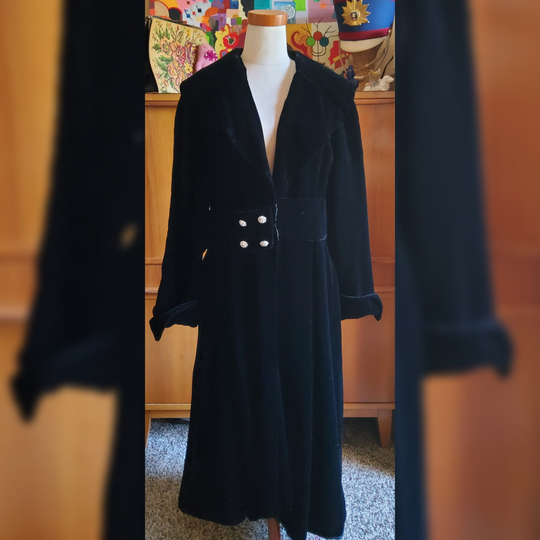 Vintage 50S Fit & Flare Blackest Velvet Princess Coat Huge Collar/Lapels Fully Lined Heavy Weight Size Roughly Medium