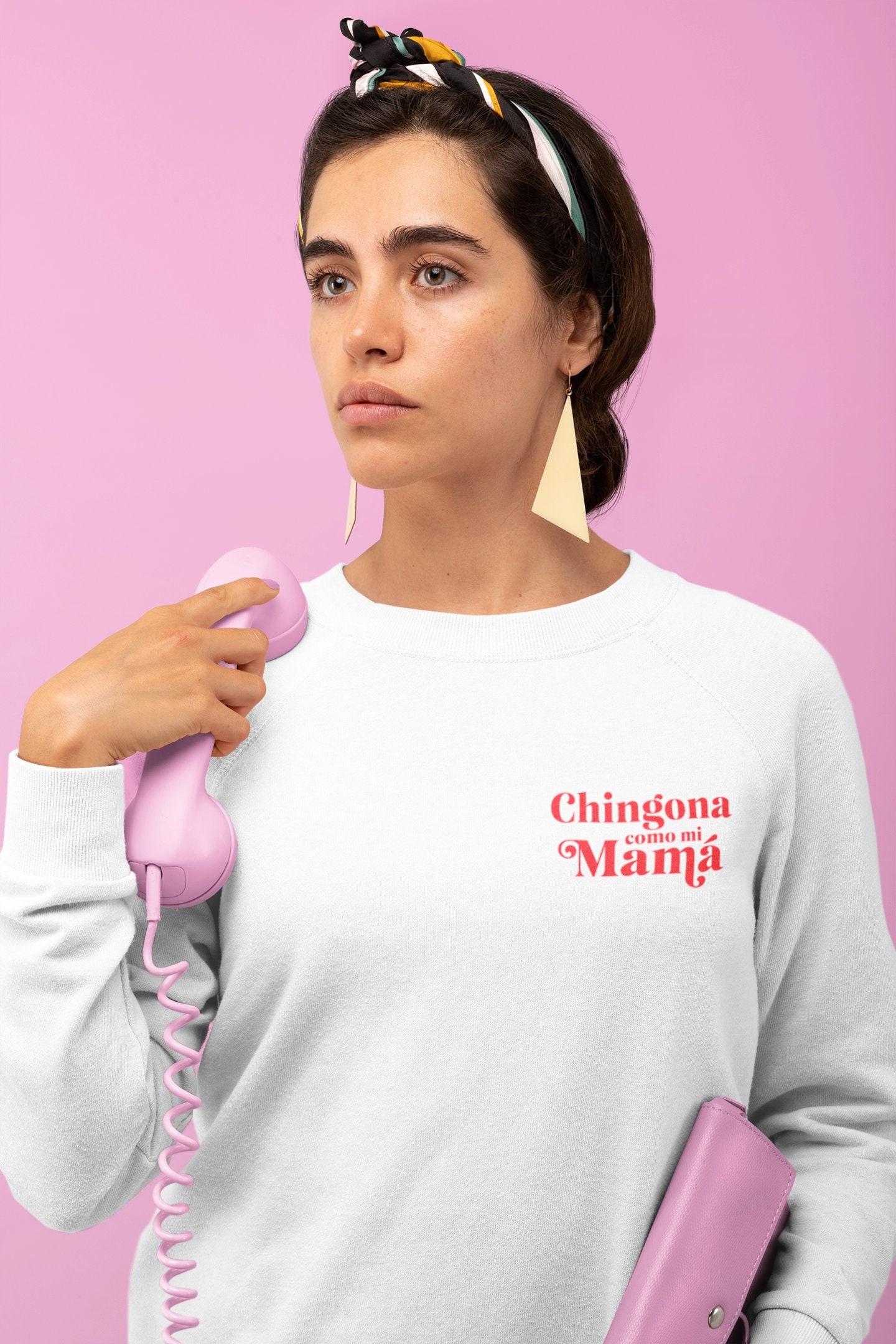 Chingona Como Mi Mama Unisex Heavy Blend Crewneck Sweatshirt, Badass Like Mom Sweatshirt, Sudadera