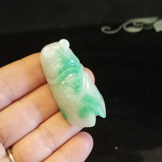 Chinese Natural Jade Hand-Carved Cicada Amulet Pendant A609