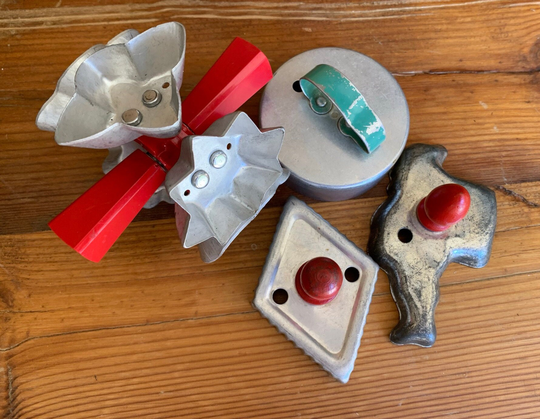 Selection Of Vintage Metal Cookie Cutters/Wearever Cookie Wheel Christmas Selection