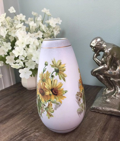 Vintage Daisy Vase, Flora Gouda Holland Porcelain Pottery Daisies