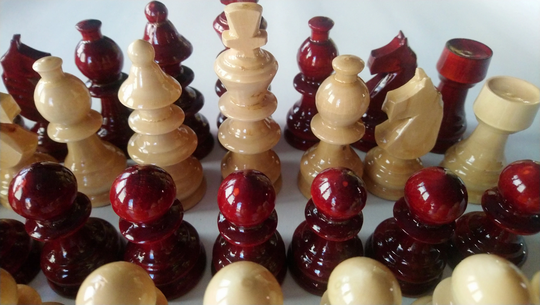 New Handmade Hazel Wood Red Chesspiece Set, King Is 9, 5 cm 3.74 Inch New Design Style Chesspieces