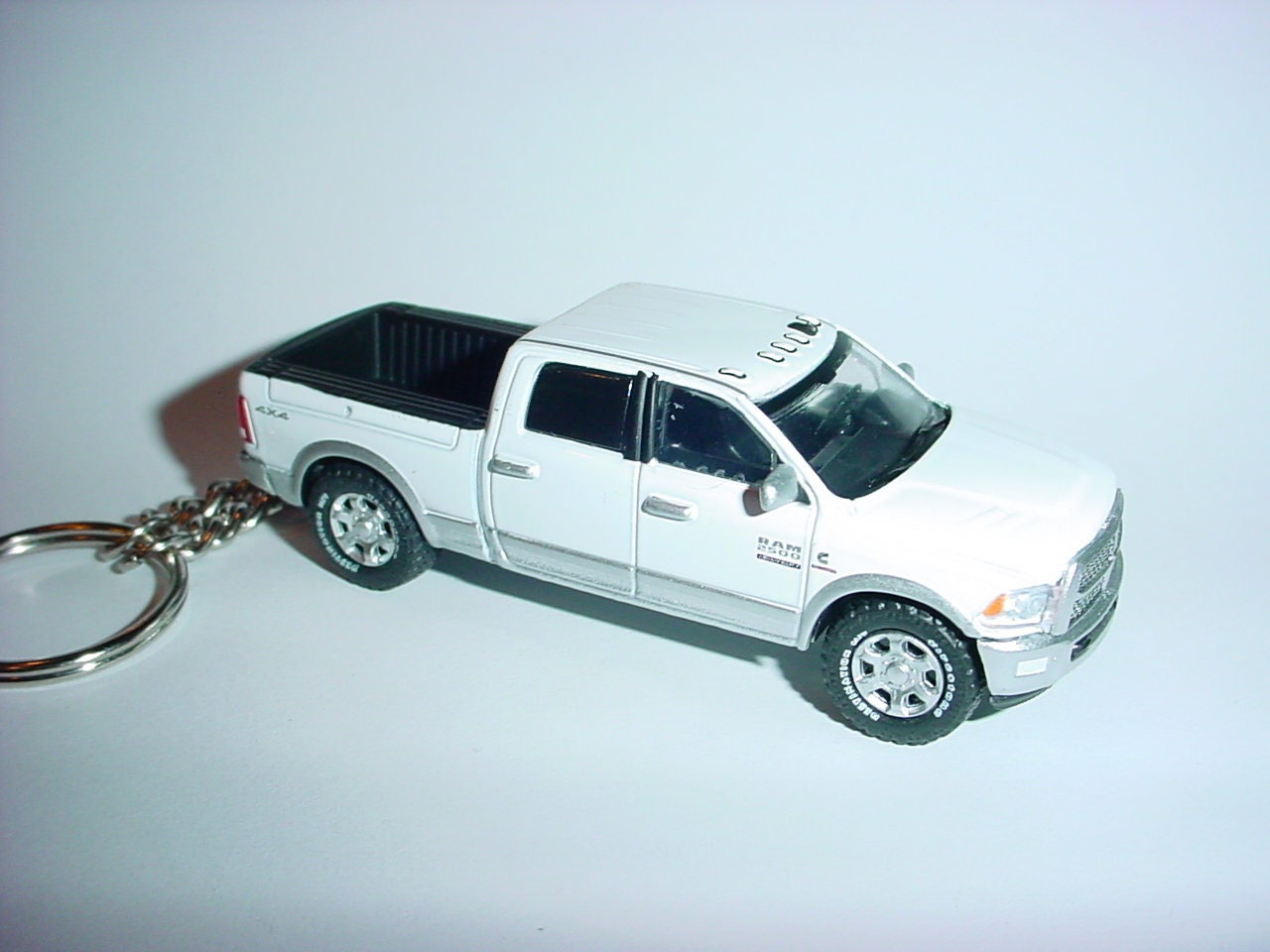 3D Dodge Ram 2500 Pick Up Truck Custom Keychain By Brian Thornton Keyring Key Chain Finished in White Color Trim Diecast Metal Body Crew Cab