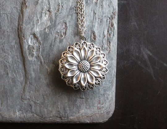 Sunflower Locket Necklace, Flower Locket, Antique Brass Floral Bronze Gift Ideas For Mom, Unique Christmas