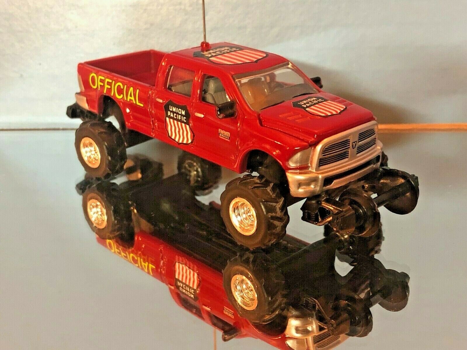 1/64 Custom Lifted Dodge Ram 2500, Heavy Duty Crew Cab, Union Pacific Rail Truck