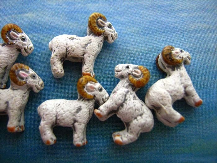 4 Tiny White Ram Beads - Cb320