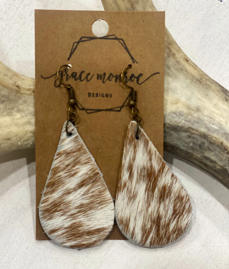 Teardrop Cowhide Earrings, Tan & White Hair On Hide, Western Fashion, Cowgirl Earrings, Rodeo Wear, Leather Trending Earrings