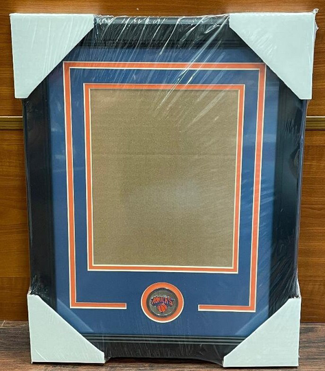 New York Knicks Vertical Medallion Picture Frame