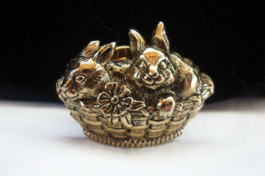 Avon Vintage Golden Easter Rabbit Bunny Flower Basket Of Love Brooch Pin Tie Tac With Original Box