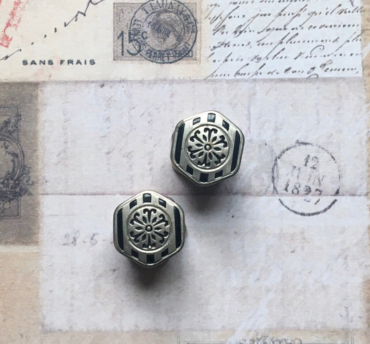 Antique Art Deco Baer & Wilde, Kum-A-Part Trademark, Snapping Cufflinks in Silvertone With Black Enamel & Stylized Snowflake Design