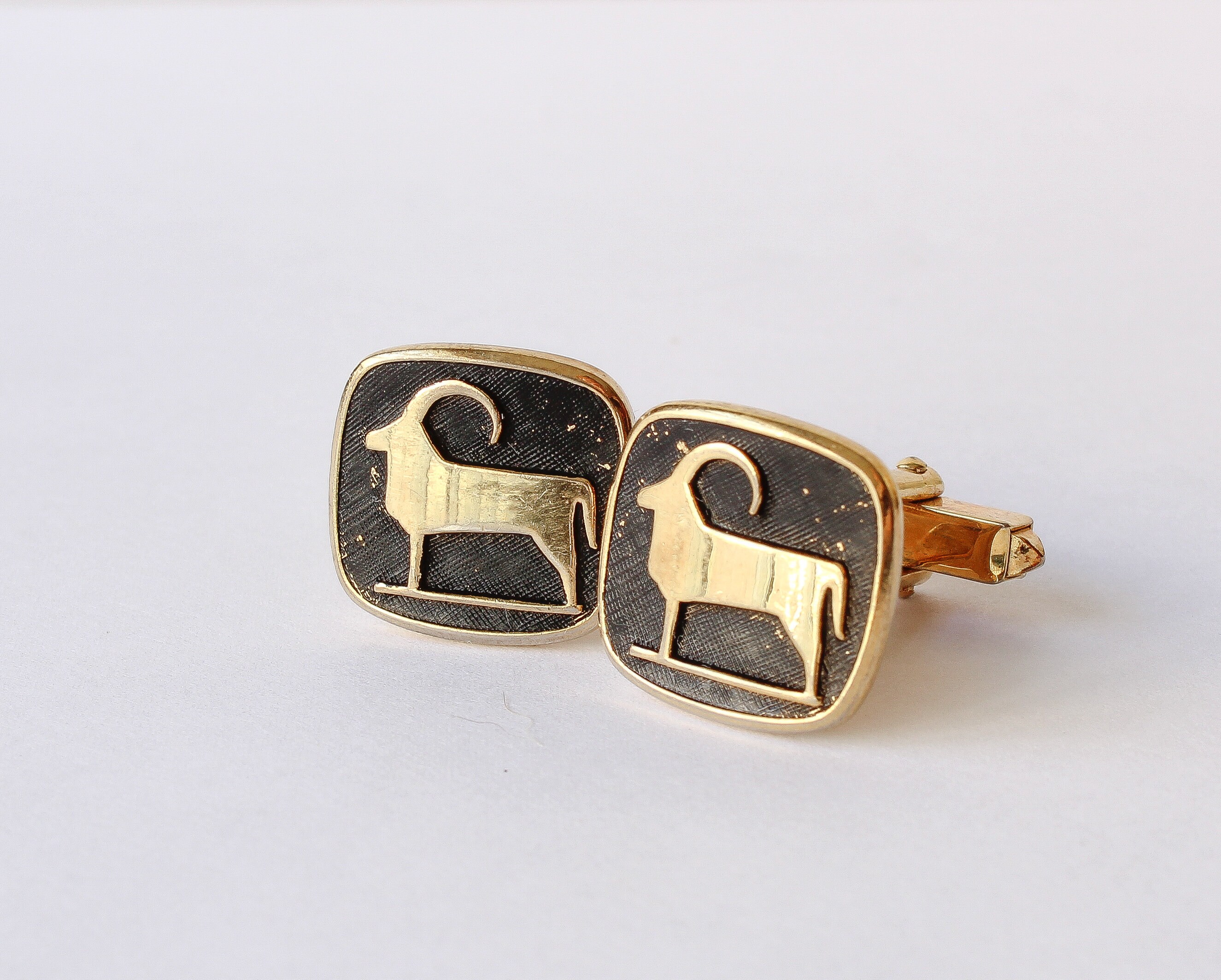 Vintage Cufflinks Gold Tone Rams Year Of The Sheep
