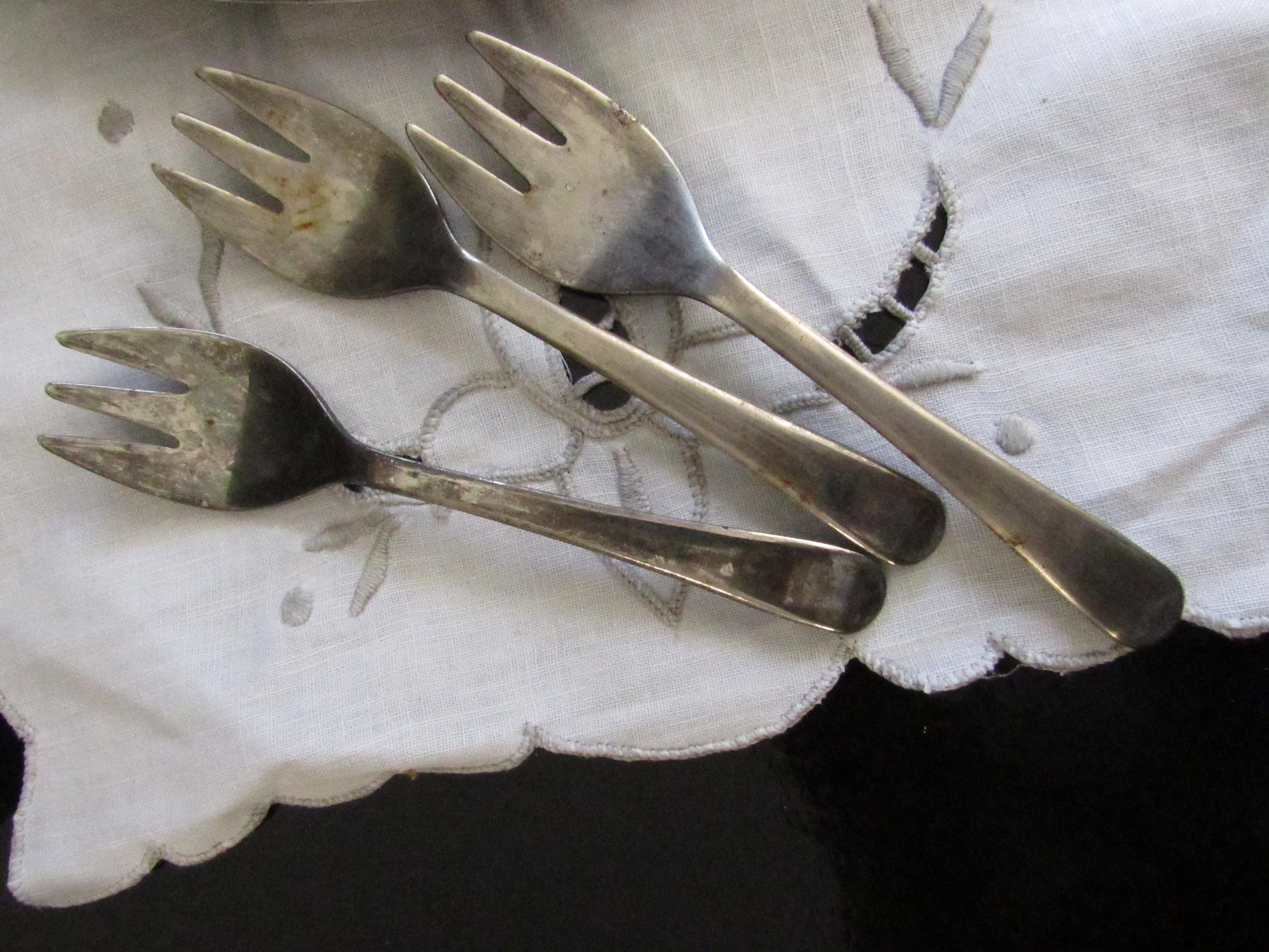 Vintage Silverplate Pastry/Dessert Seafood Appetizer Forks Sheffield England Set Of 3