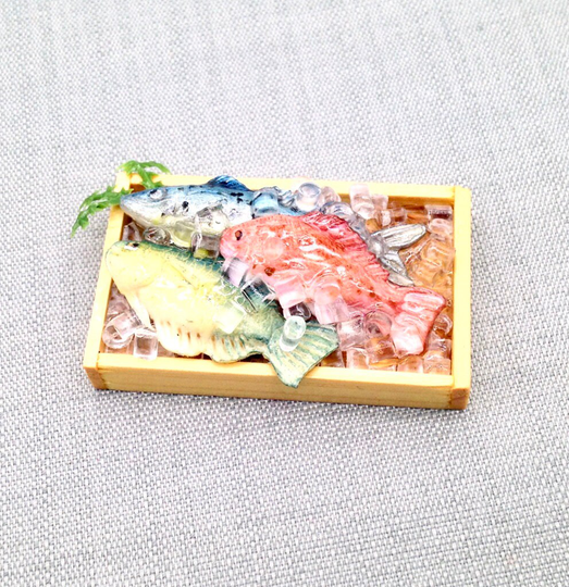 Fishes Tray Miniature Dollhouse Clay Polymer Food Supply Seafood Fish Cute Small Ice Cube Dish Wood Display Diorama Supplies 1/12 Deco