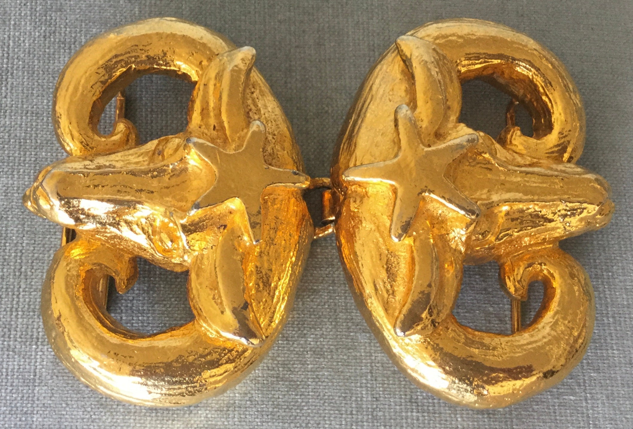 Massive Mimi Di N Signed Ram's Heads With Star Belt Buckle Gold Metal Vintage Designer Runway Couture Animal Statement Astrology Sculptural