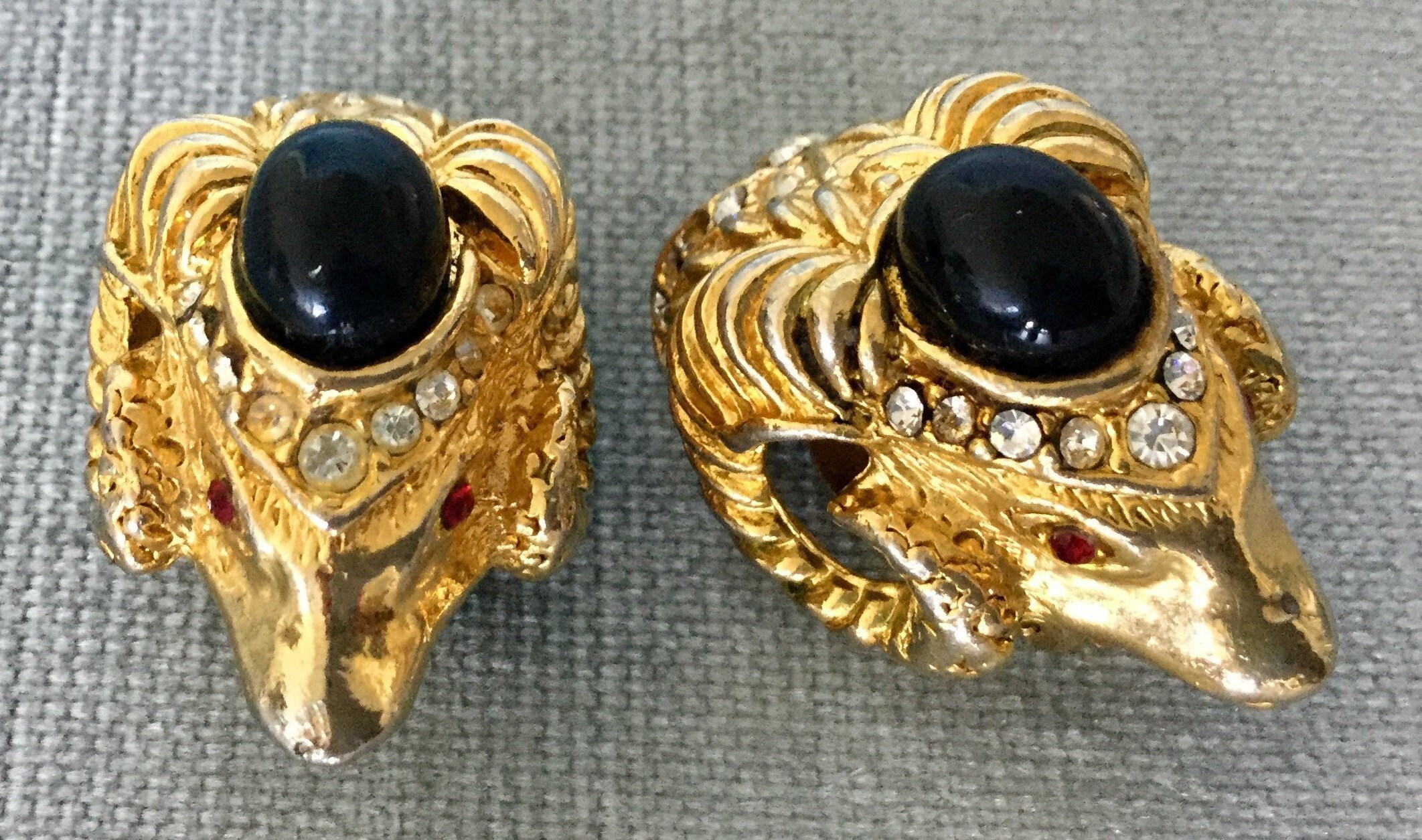 Superb Craft Art Deco Jeweled Ram's Head Earrings Black Cabochon Diamant Clear & Ruby Crystals Gold Metal Vintage Designer Runway Couture