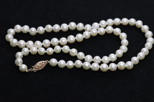 14K Pearl Necklace. 18In Length 6.5mm Freshwater Pearls