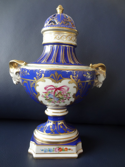 Antique Vase/Lid Vase, Sächsische Porzellanmanufaktur Dresden Potschappel