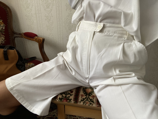 Vintage White High Waisted Cotton Blend Bermuda Shorts/ M - L