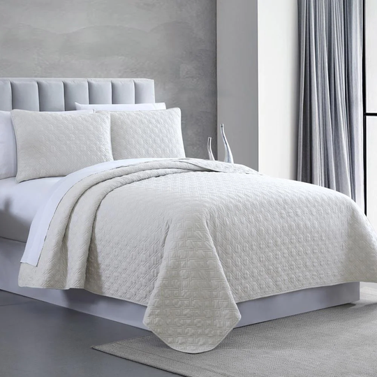 Amrapur Overseas Enzyme washed diamond link coverlet White Abstract Reversible Queen Bedspread (Blend with Polyester Fill) | 3WSDQLTE-WHT-QN