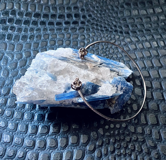 Vintage Silver Double Ram's Head Torque Cuff Bracelet Dainty Minimalist Arm Band 1970's Style Aries Zodiac Astrology Jewelry