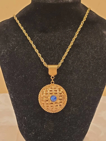 Vintage Gold Tone Woven Metal Pendant Necklace