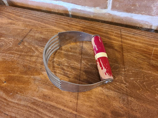 Vintage Ecko Pastry Blender - Wooden Handle, Red Paint With Cream Stripe