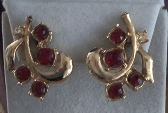 Garnet Red, Clear Rhinestone Swirl Screw Back Earrings, Vintage | Ap6