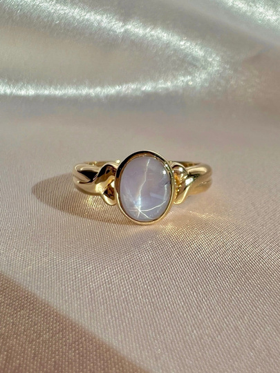 Vintage 9K Star Chalcedony Cabochon Ring
