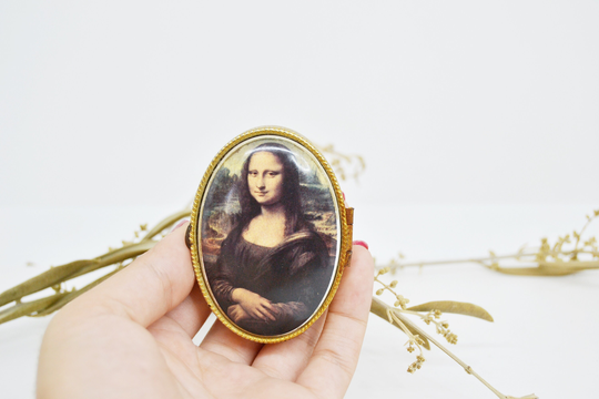 Vintage Mona Lisa Pill Box, Gold Tones Oval Collectible Lisa