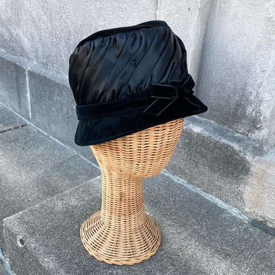 Vintage 60S Black Velvet & Satin Cloche