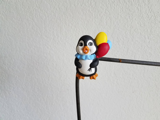 Ceramic Penguin With Balloons Magnet | #893