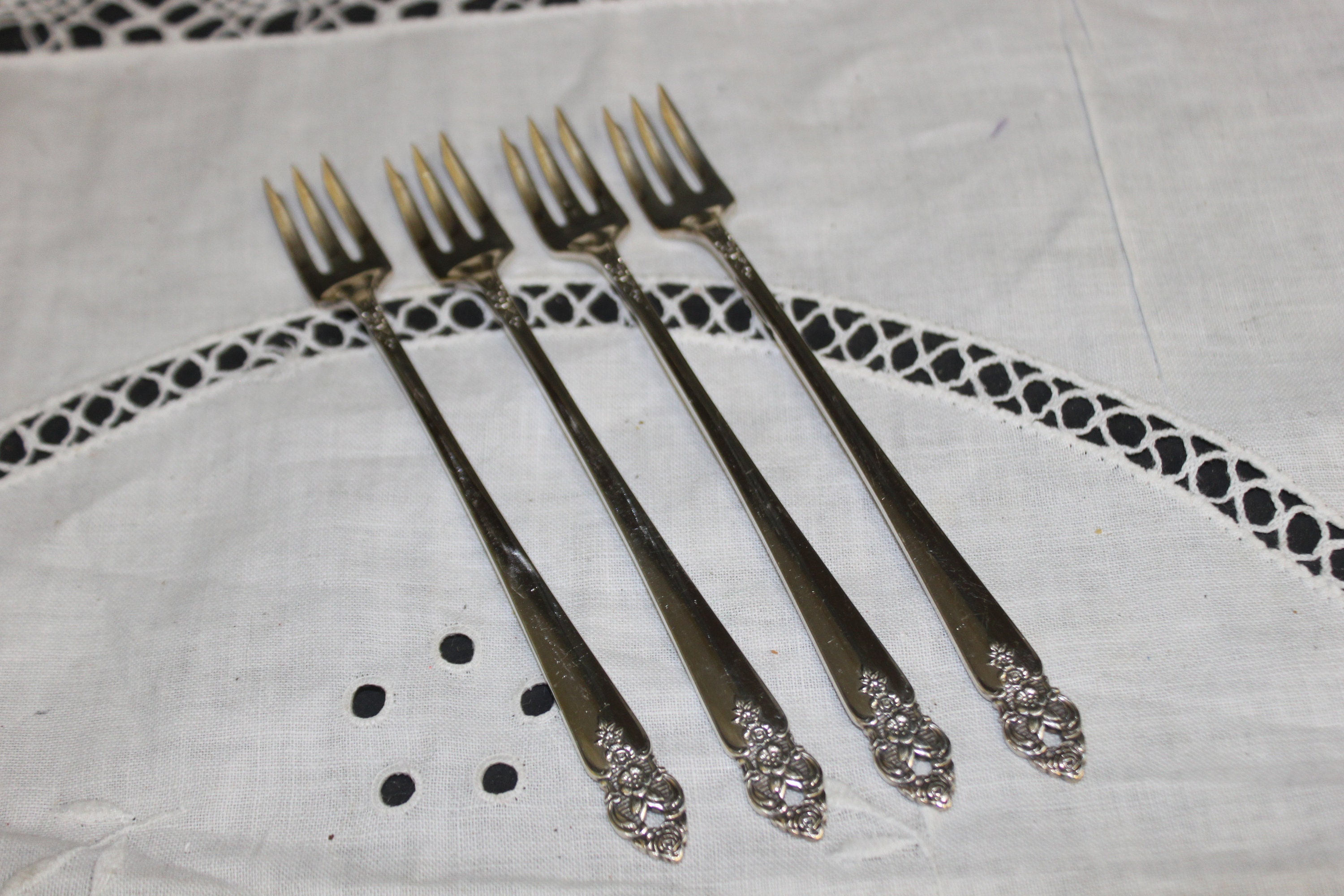 4 Distinction Silverplate By Oneida 1951 Prestige Plate Cocktail, Seafood Forks 6 1/8" Vintage Superb , Free Shipping"