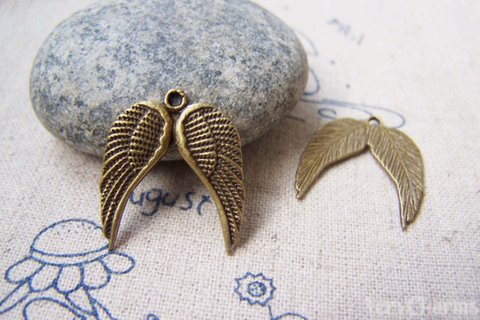 Antique Bronze Lovely Angel Wings Charms 19x21mm Set Of 20 A2892